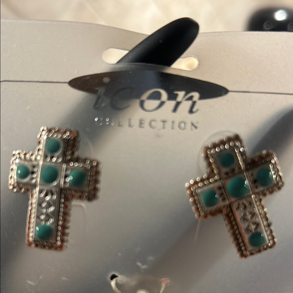 Icon Collection Cross Jewelry Set - Picture 3 of 6